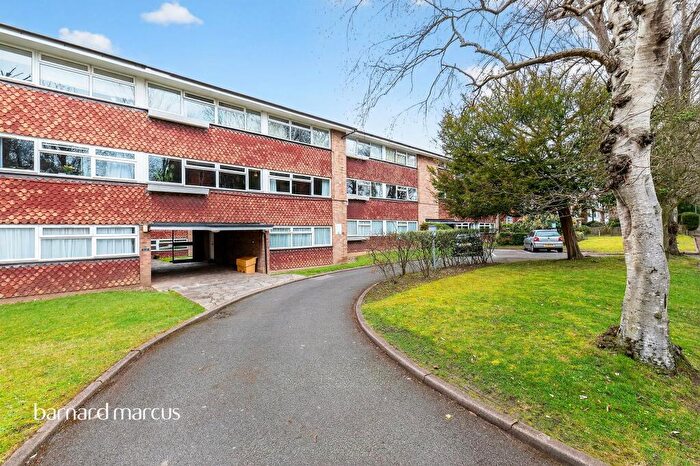 2 Bedroom Apartment To Rent In Christchurch Park, Sutton, SM2