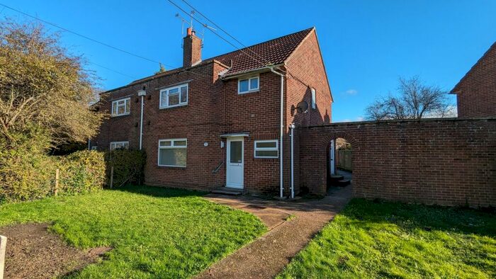 1 Bedroom Flat To Rent In Queens Way, Ringwood, Hampshire, BH24
