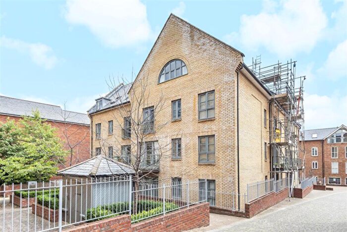 2 Bedroom Flat To Rent In Coopers Yard, Paynes Park, Hitchin, SG5