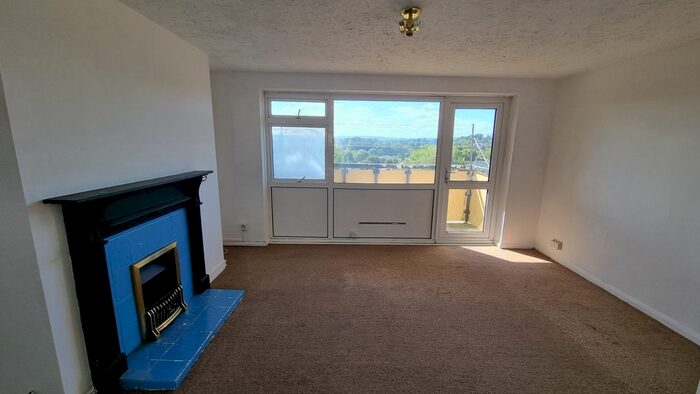 2 Bedroom Flat To Rent In Lichfield Avenue, Torquay, TQ2