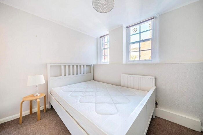 2 Bedroom Flat For Sale In Grove End Road, London, NW8