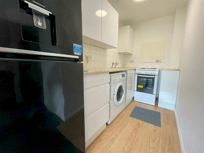 1 Bedroom Flat To Rent In Northumberland Road, Linford, Stanford-Le-Hope, SS17