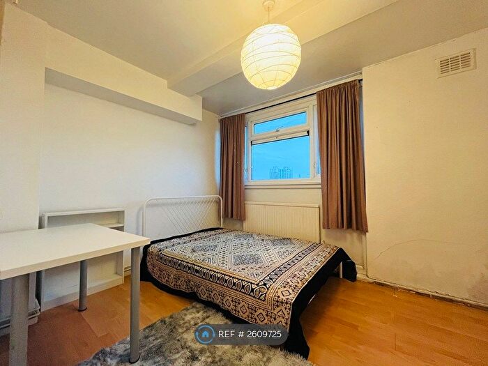 3 Bedroom Flat To Rent In Duffel House, London, SE11
