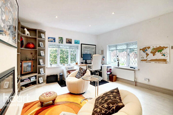 4 Bedroom Detached House For Sale In Leaves Green Road, Keston, BR2