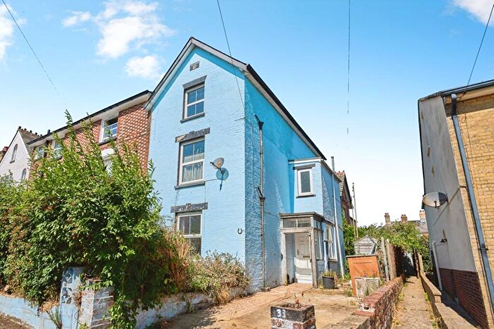 5 Bedroom End Of Terrace House For Sale In Bellevue Road, Cowes, PO31