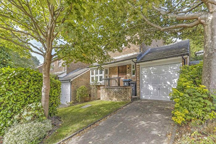 3 Bedroom Detached House For Sale In Windmill Rise, Kingston Upon Thames, KT2