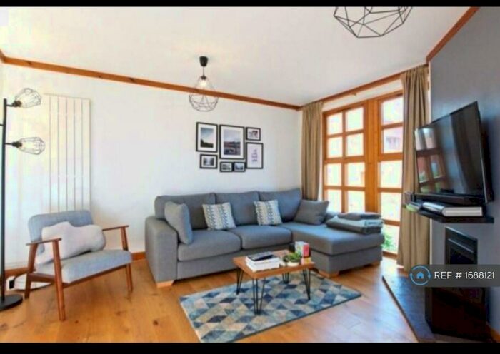 3 Bedroom Detached House To Rent In Newby Place, Milton Keynes, MK4