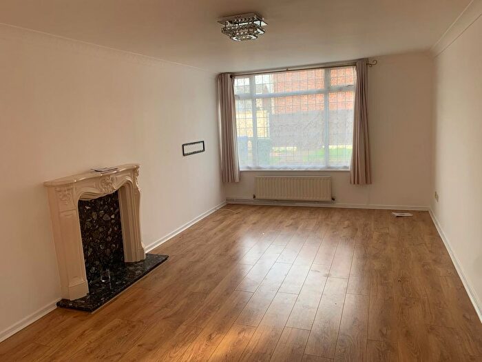 3 Bedroom End Of Terrace House To Rent In Alexandra Close, Chadwell St Mary, RM16