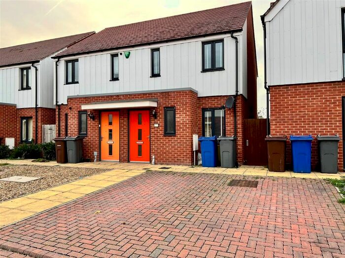 2 Bedroom Property To Rent In Fairlane Drive, South Ockendon, RM15