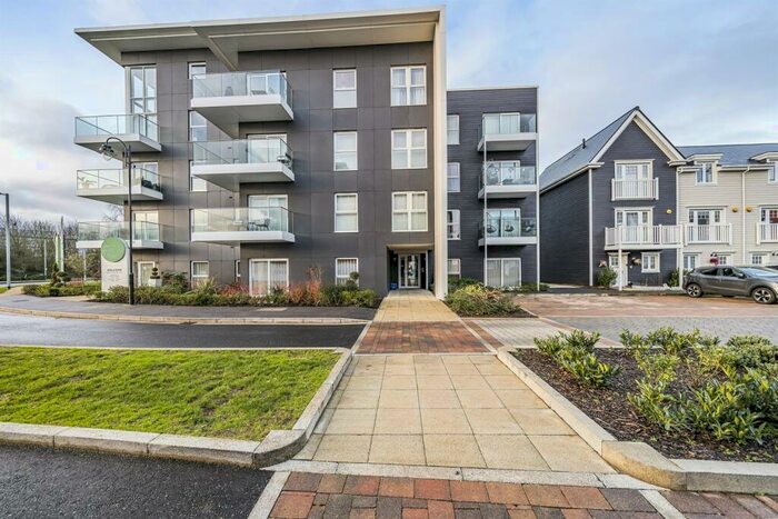 1 Bedroom Apartment To Rent In Fairhaven Drive, Reading, RG2