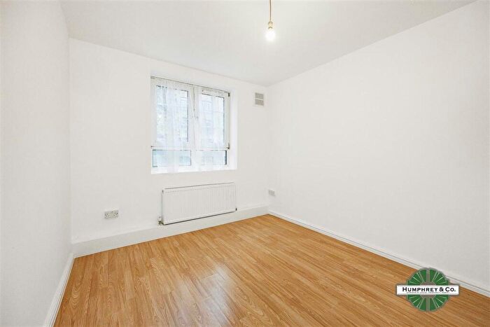 3 Bedroom Flat To Rent In Pinchin Street, E1