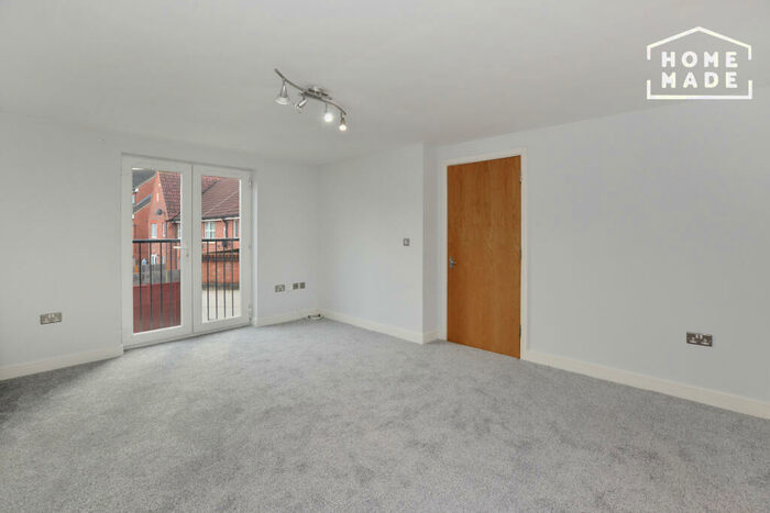 2 Bedroom Flat To Rent In West Lodge Woolwich, SE28
