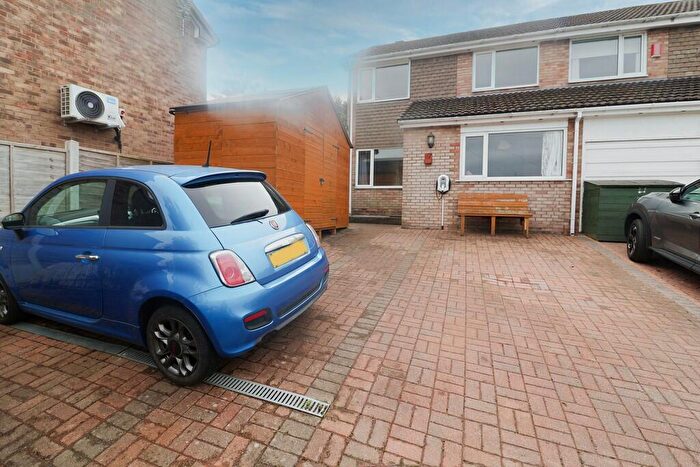 4 Bedroom Semi-Detached House For Sale In Arden Close, Simmondley, SK13