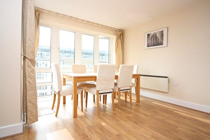 2 Bedroom Flat To Rent In St Davids Square, Docklands, London, E14