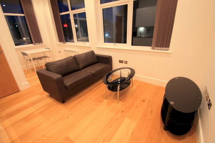Studio To Rent In Flowers Way, Luton, LU1