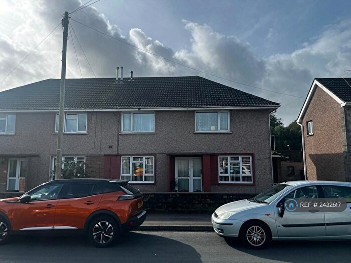 2 Bedroom Flat To Rent In Elm Cresent, Bridgend, CF31