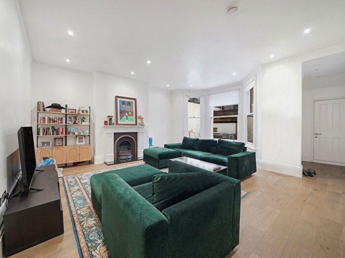 2 Bedroom Flat For Sale In Elgin Avenue, London, W9