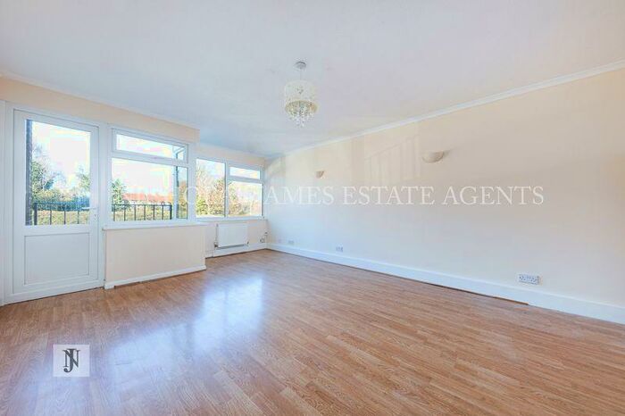 2 Bedroom Flat To Rent In Windsor Court, Southgate, London, N14