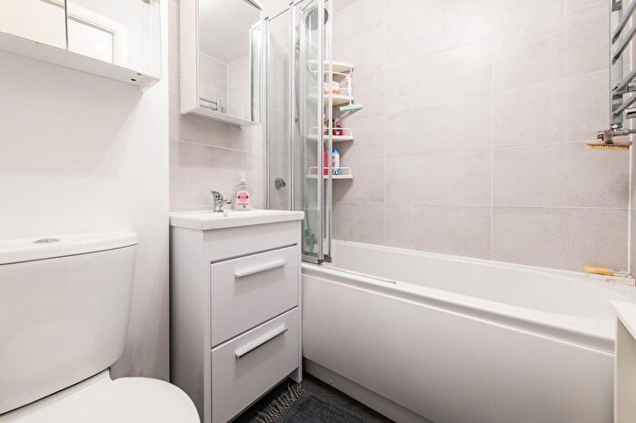 1 Bedroom Flat For Sale In Hope Park, Bromley, BR1