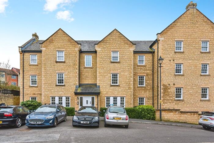 2 Bedroom Flat For Sale In Flowers Yard, Chippenham, SN15