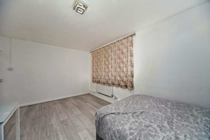 2 Bedroom Flat For Sale In Heathfield Road, Croydon, CR0