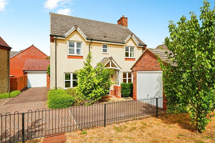 4 Bedroom Detached House For Sale In The Village Close, Upper Arncott, Bicester, OX25