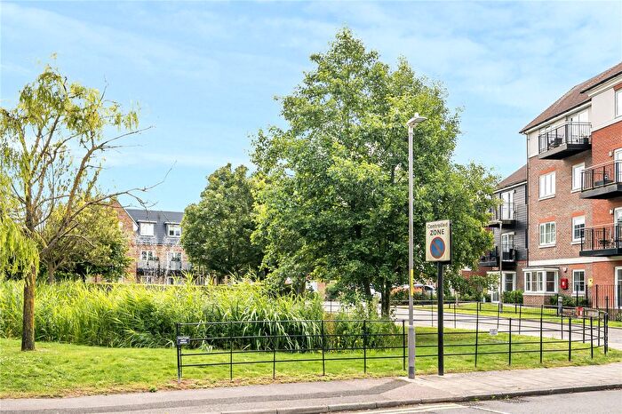 2 Bedroom Flat For Sale In Eden Road, Dunton Green, Sevenoaks, Kent, TN14