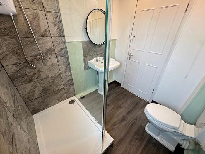 2 Bedroom Apartment To Rent In Alma Court, BS8