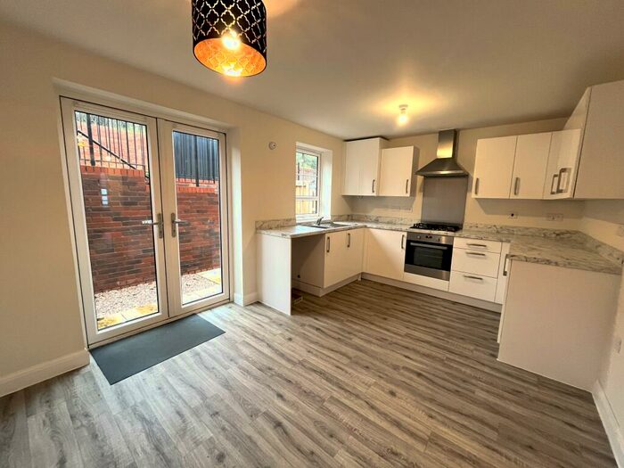 3 Bedroom House To Rent In Finch Close, Alphington, Exeter, EX2