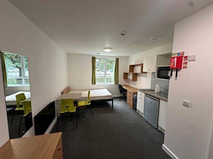 Studio To Rent In Bridge Road, B8