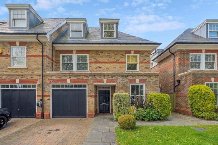 4 Bedroom Semi-Detached House To Rent In Ormond Avenue, Hampton, Middlesex, TW12