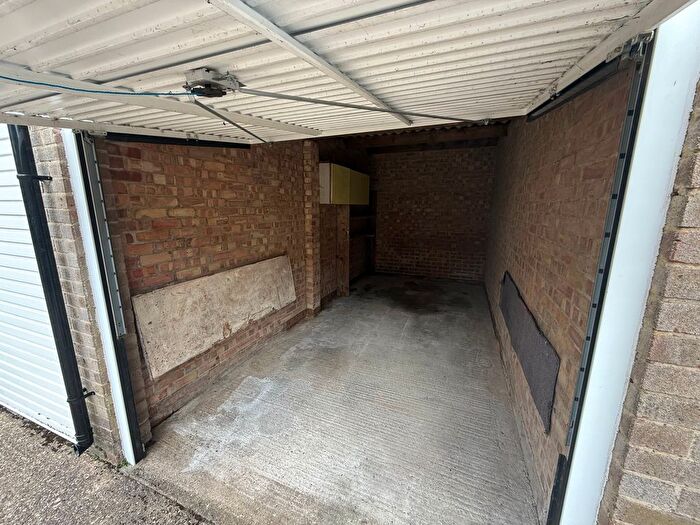 Garage / Parking To Rent In The Beeches Russell Road, Whetstone, N20