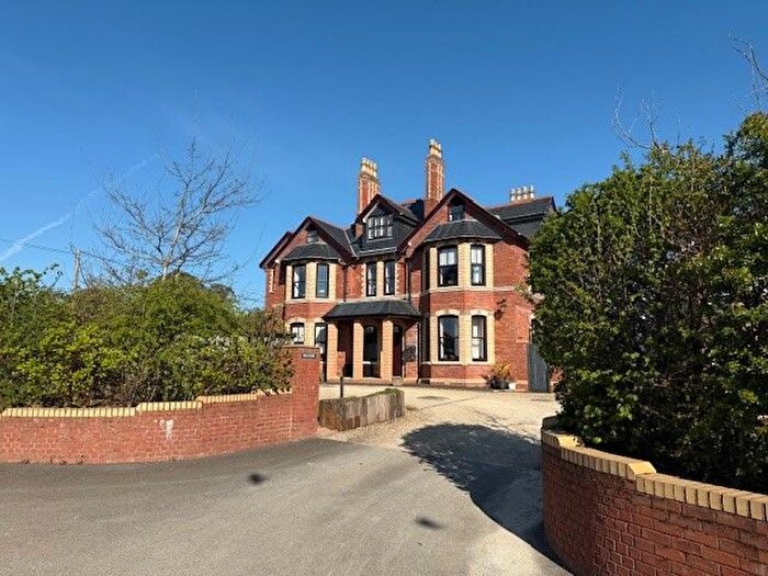 2 Bedroom Flat For Sale In Brimley Road, Bovey Tracey, TQ13