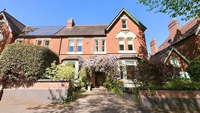 6 Bedroom Semi-Detached House For Sale In Greenhill Road, Moseley, B13