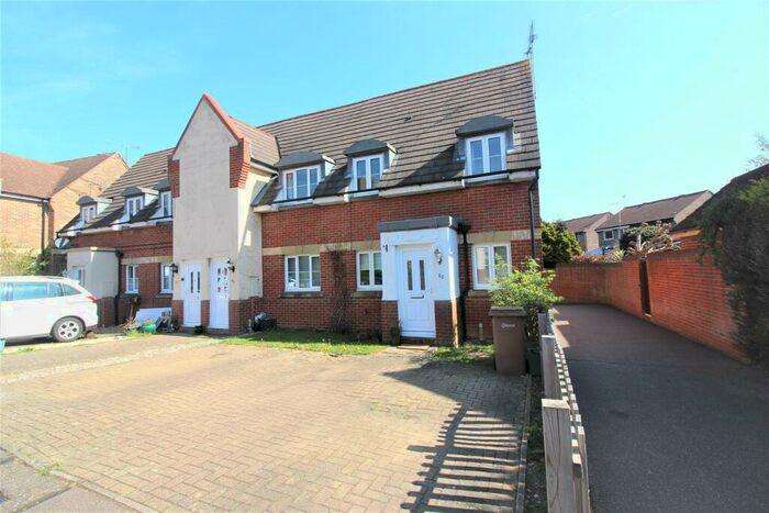 2 Bedroom Flat To Rent In Stanley Rise, Chelmsford, CM2