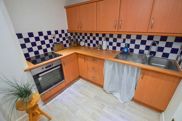 2 Bedroom Flat To Rent In St. Annes Road, Eastbourne, BN21