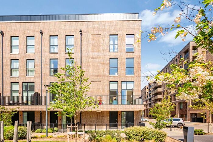 3 Bedroom Maisonette For Sale In Gallions Road, London, E16
