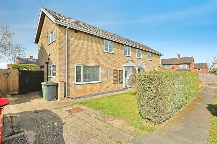 3 Bedroom Semi Detached House For Sale In Heffer Close, Dereham, NR19