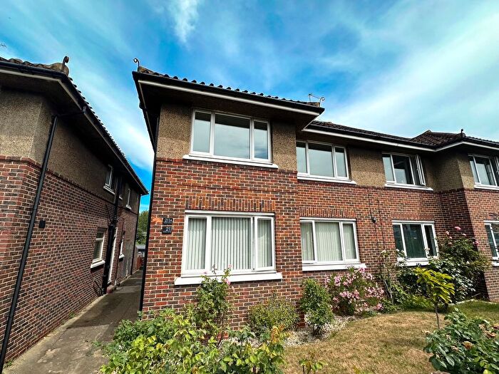 2 Bedroom Flat To Rent In Surbiton Hill Park, Surbtion, KT5