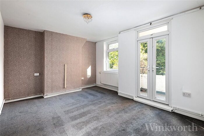 3 Bedroom Flat To Rent In Juniper House, Pomeroy Street, London, SE14