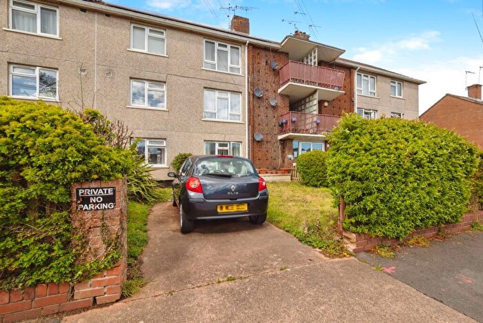 2 Bedroom Flat For Sale In Burnthouse Lane, Exeter, Devon, EX2