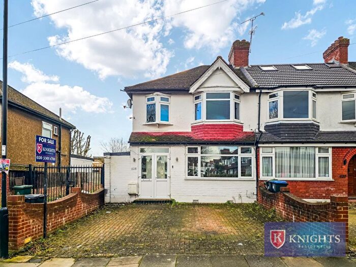 3 Bedroom End Of Terrace House For Sale In Latymer Road, London, N9