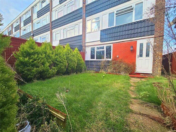 2 Bedroom Maisonette To Rent In Priors Croft, Woking, Surrey, GU22