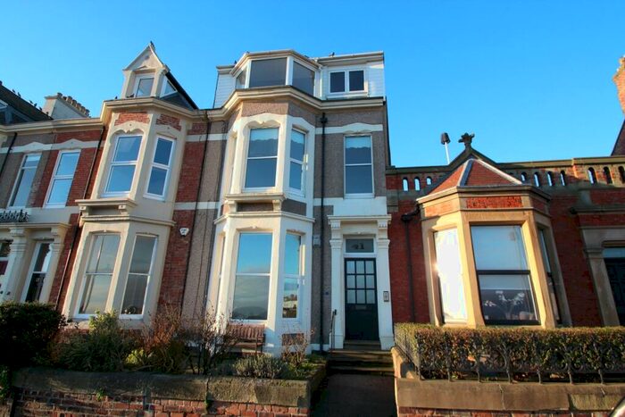 2 Bedroom Apartment To Rent In Beverley Terrace, Cullercoats, Tyne & Wear, NE30