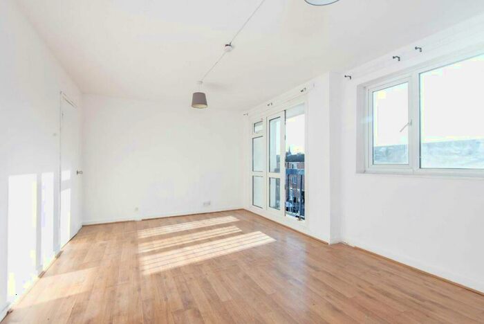 3 Bedroom Maisonette To Rent In Redwald Road, Homerton, E5