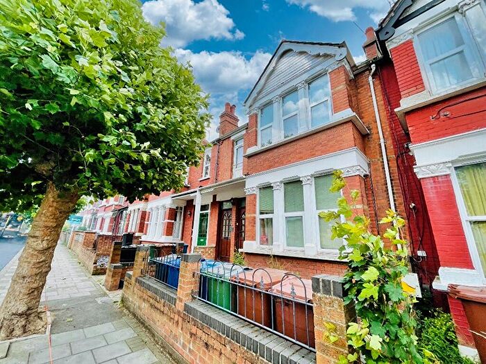 2 Bedroom Maisonette To Rent In Vaughan Road, Harrow, Middlesex, HA1