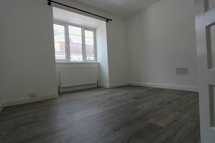 2 Bedroom Flat To Rent In Barrow Road, Streatham, SW16