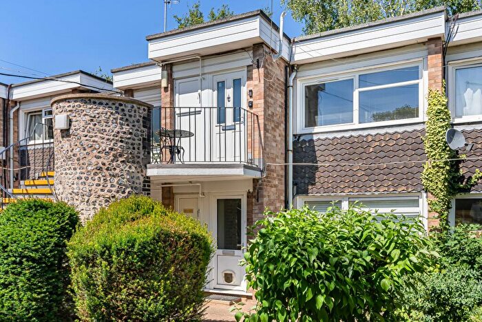2 Bedroom Maisonette For Sale In Sopwell Lane, St Albans, AL1