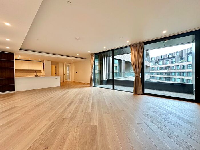 2 Bedroom Flat To Rent In Wood Lane, London, W12