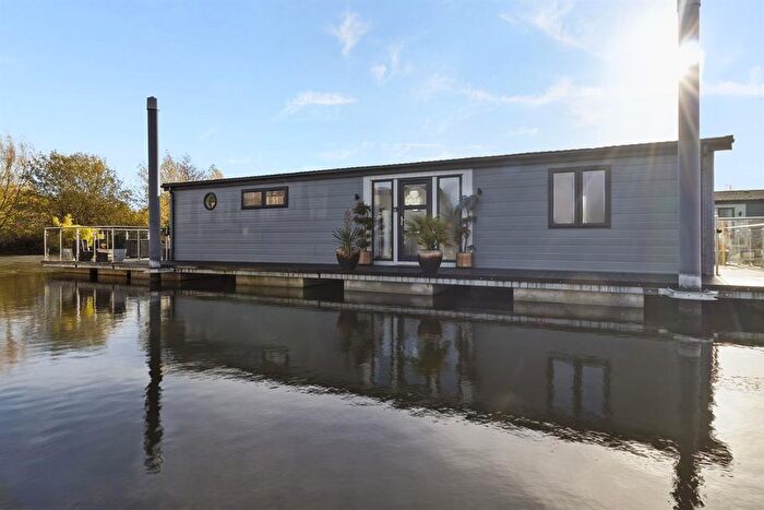 2 Bedroom Lodge For Sale In Upton Lake, East Waterside, Upton Upon Severn, Worcestershire, WR8